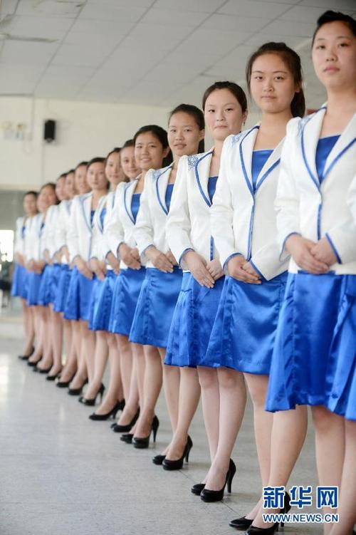 学礼仪迎开学 扬州旅游商贸学校新学期第一课