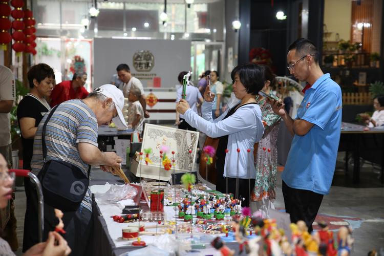 传统文化点亮夜经济 礼仪用品商贸的夜间突围